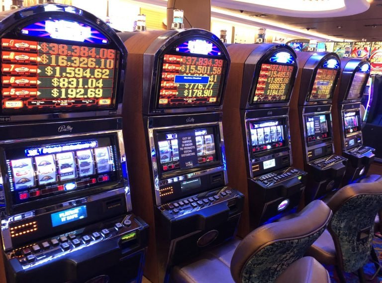betawi Ninja vs Samurai live dealer table on mobile phone